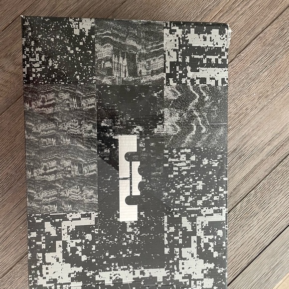 LeBron XIV Low - Picture 6 of 8